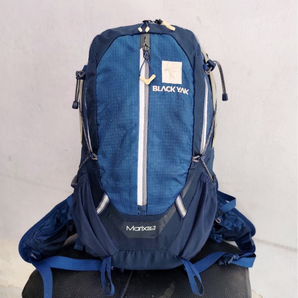 Blackyak Marix 25+2 Daypack / Outdoor Backpack Blackyak 27L