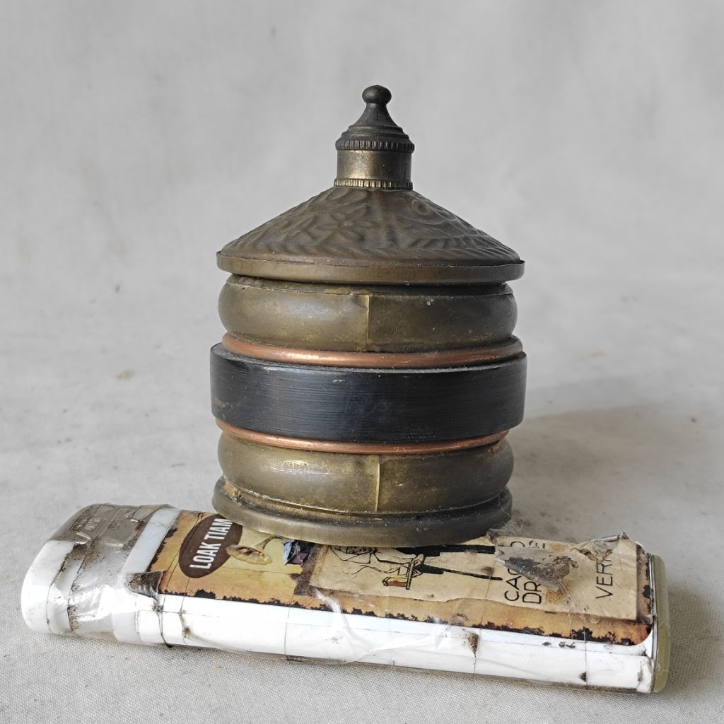 Vintage Display Small Jar ทองเหลืองแกะสลักละเอียด