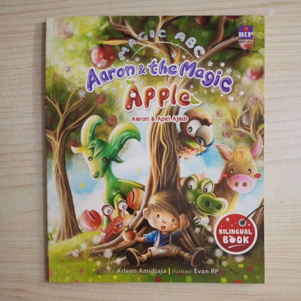 AARON และ MAGIC APPLE BOOK AARON และ MAGIC APPLE โดย ARLEEN AMIDJA และ RP EVAN