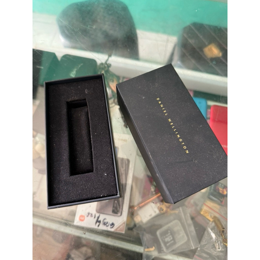 กล่องนาฬิกา DANIEL WELLINGTON