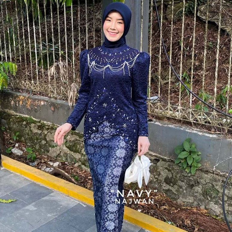 EIRENE KEBAYA (KEBAYA เท่านั้น / ชุด)