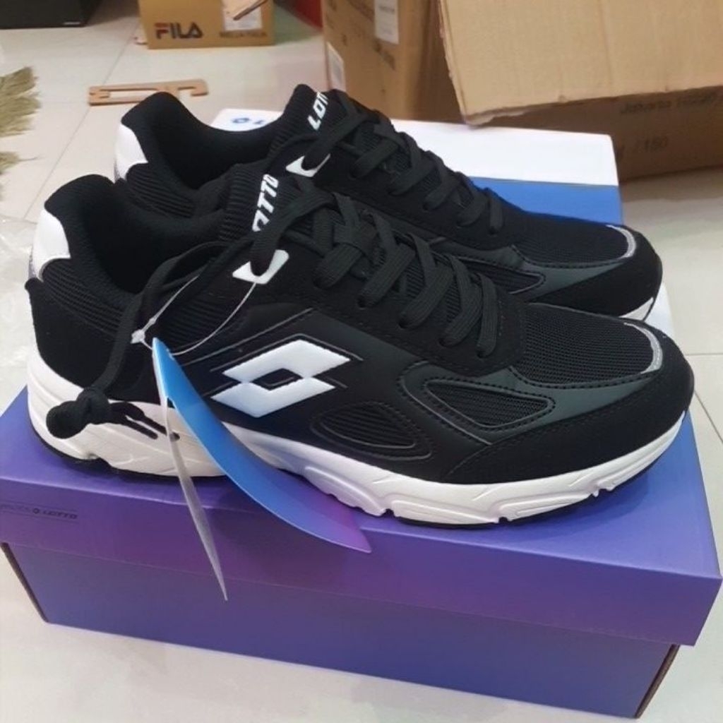 รองเท้า Lotto EGRA**