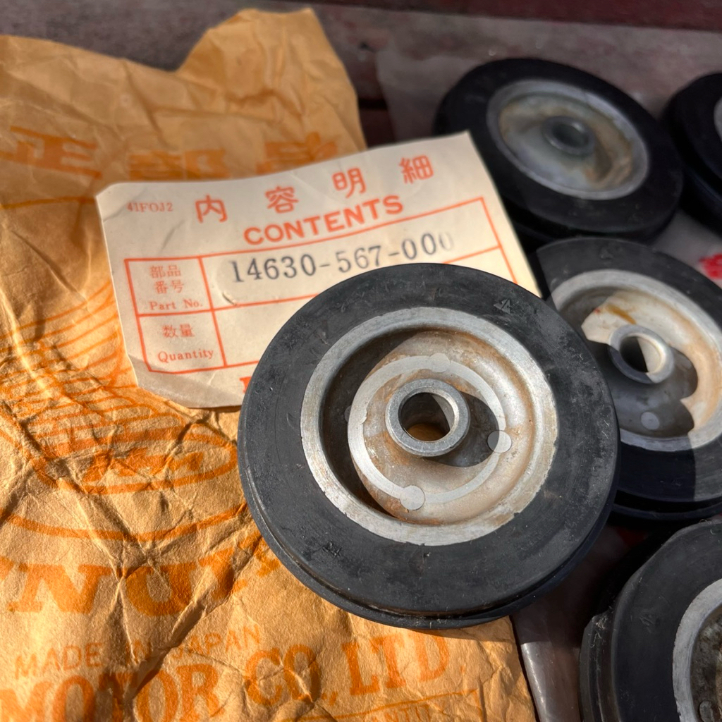 ลูกกลิ้งไกด์โซ่ หรือ ตัวปรับความตึงโซ่ บาลานซ์ล้อ HONDA LIFE TN360 N360 ORIGINAL NOS JAPAN