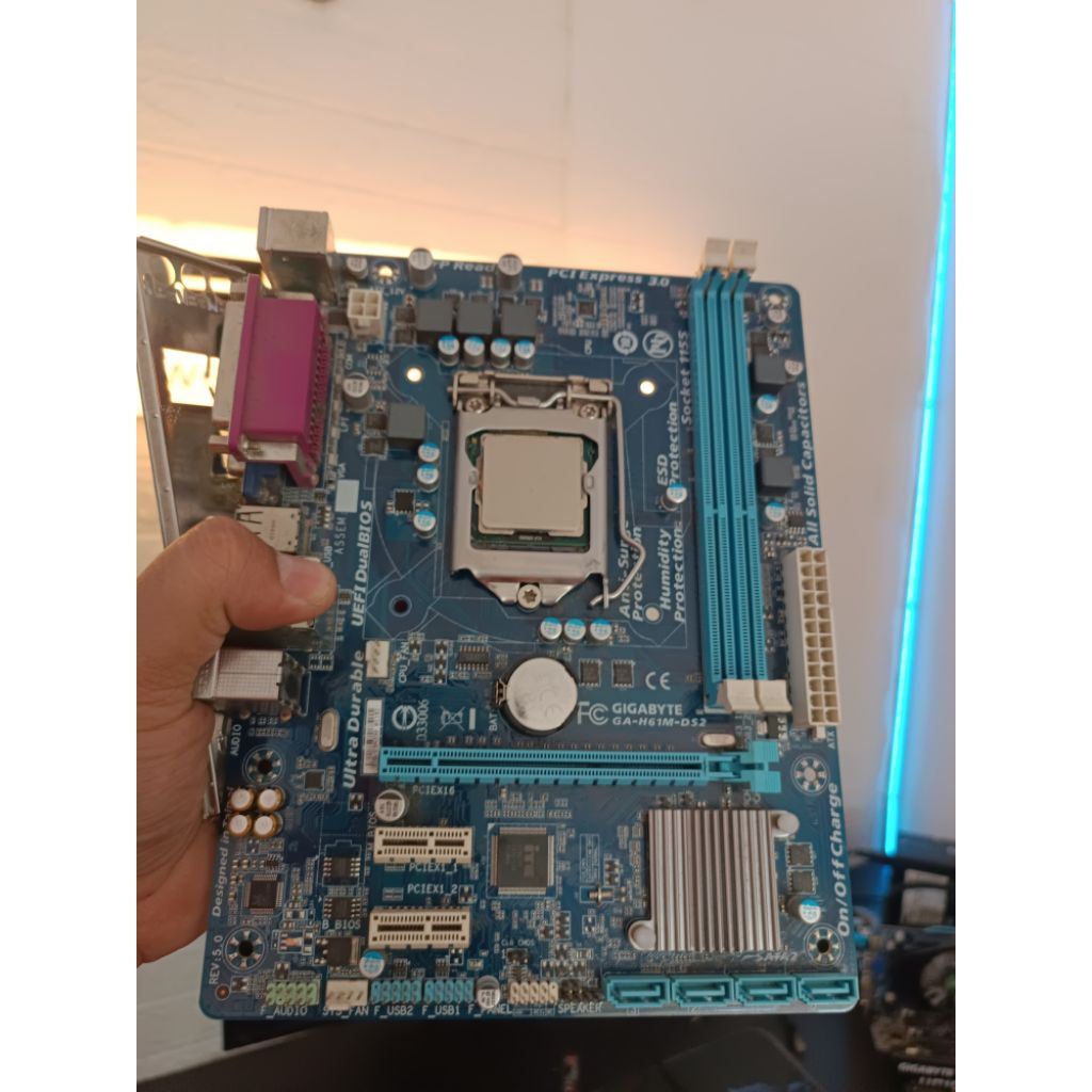 Intel i5 2400 + MB H61