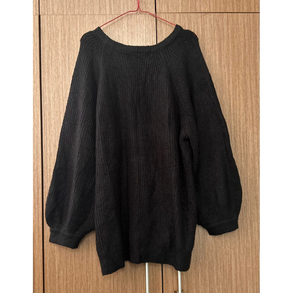 เสื้อสเวตเตอร์สีดําถักแขนหนา GRL