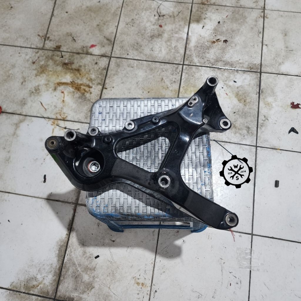 B74 F2100 สวิงแขนหลัง Assy Yamaha XMax Old New เชื่อมต่อ