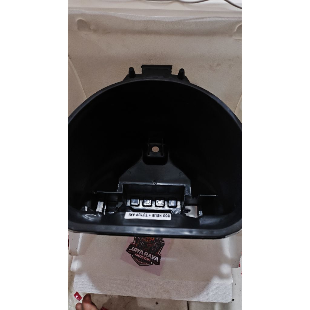 HELMET BOX/LUGGAGE BOX REVO FIT SEAT + ฝาครอบแบตเตอรี่/ แบตเตอรี่ YAMANO