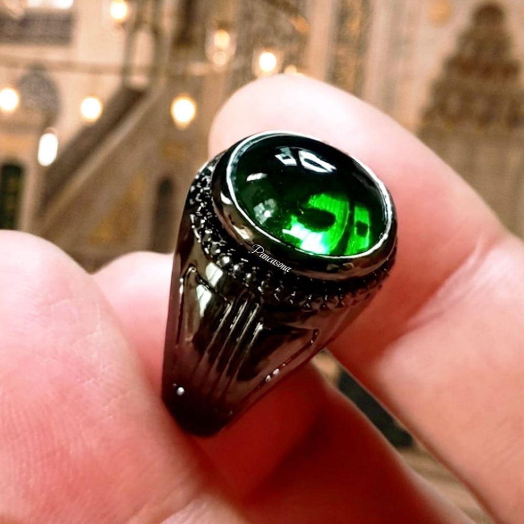 ELEGANT EMERALD GREEN BIRON EMERALD RING WITH VARIOUS BLACK TITANIUM RING