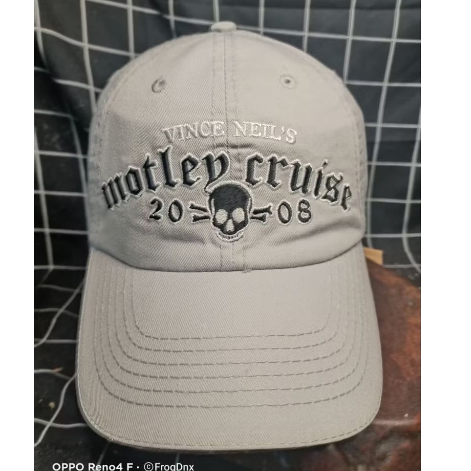 Vince Nails-Motley Cruise-2008-หมวกสีเทา
