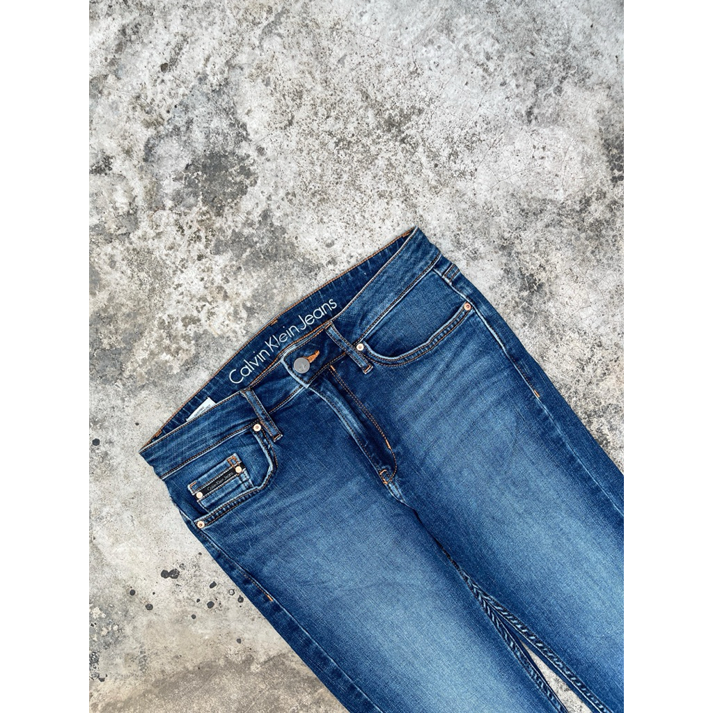 CALVIN KLEIN JEANS**