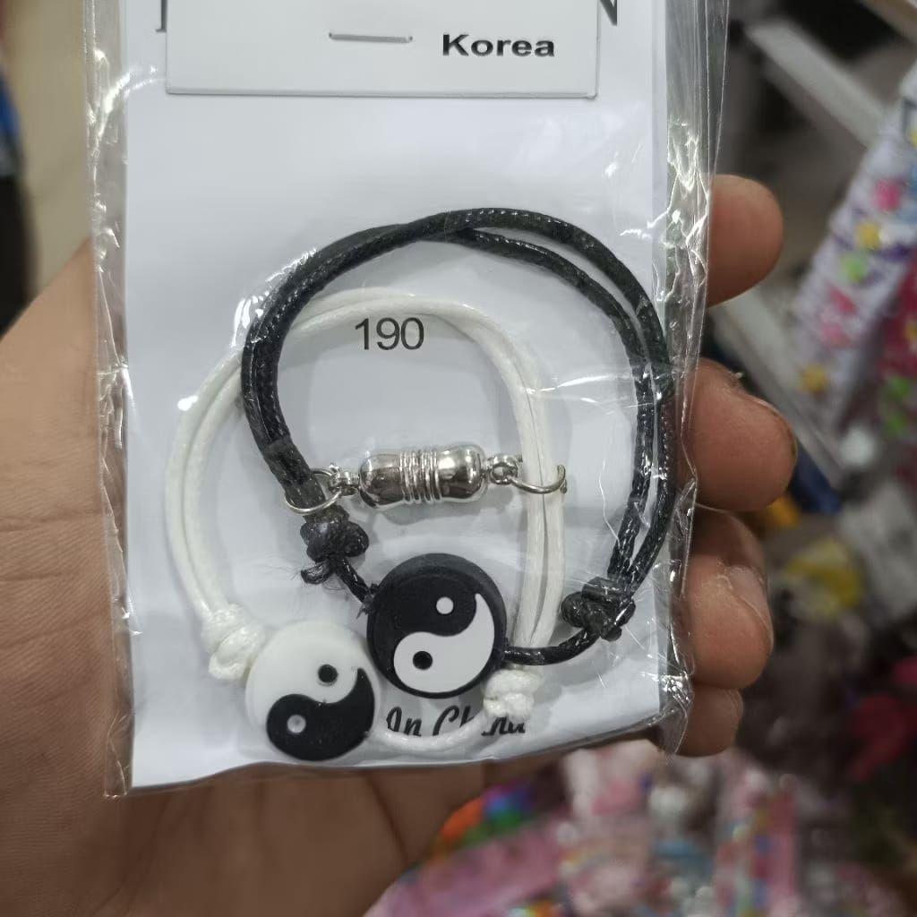 YIN MAGNET COUPLE BRACELET WITH BLACK AND WHITE STRAP/COUPLE BRACELET