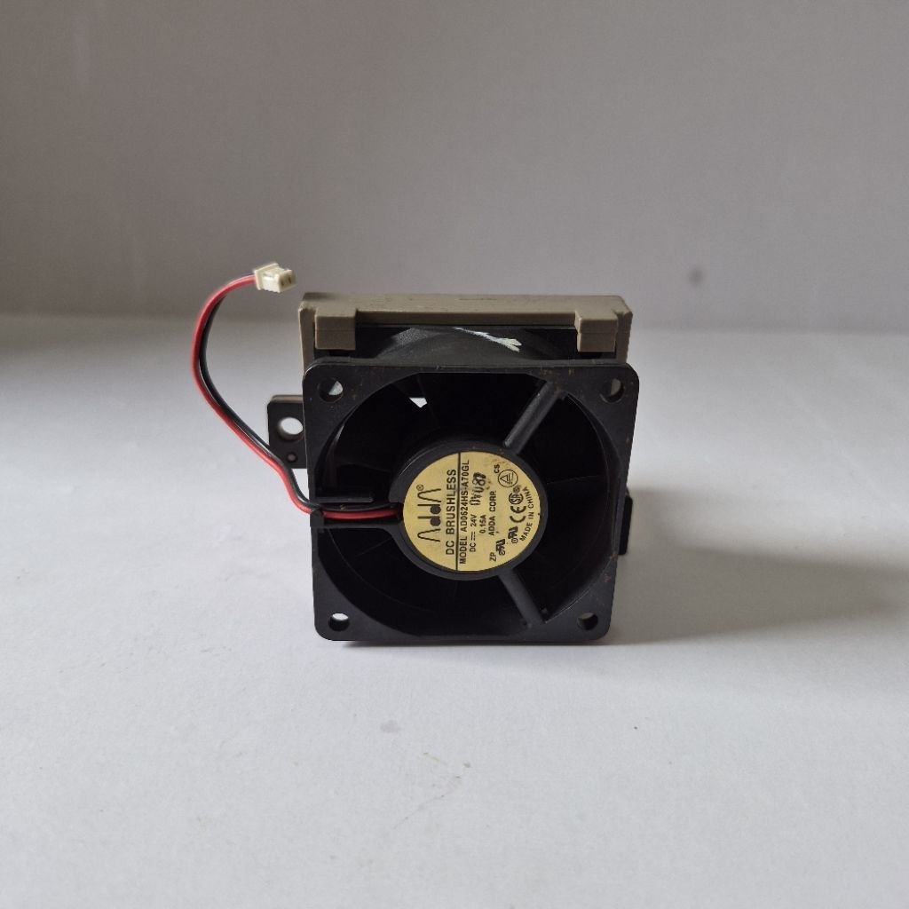 พัดลม dc 24V 0.15A uk.6cm