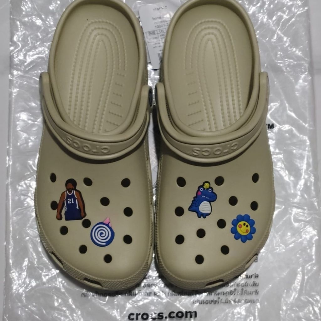 Crocs Classic Bone Size 41-42 (M8 W10) แถม 4 Jibbitz
