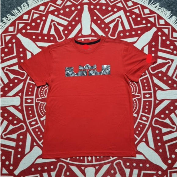 เสื้อยืดบาสเก็ตบอล Lebron James