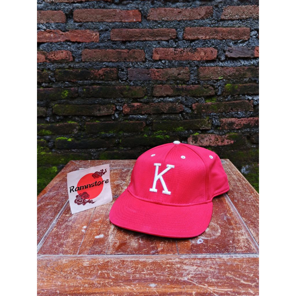 หมวกอักษรย่อ K โดย pukka