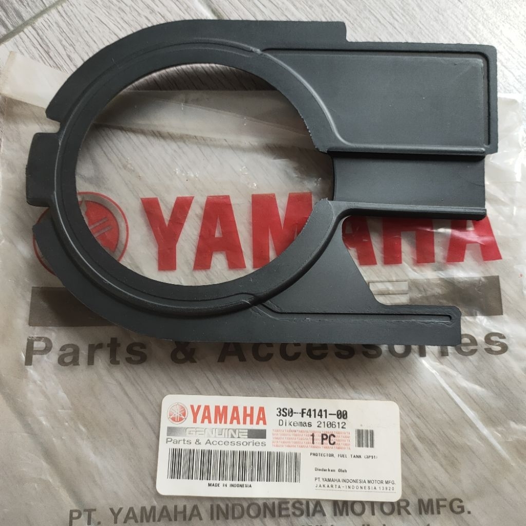 ฝาครอบยางถังน้ํามันเชื้อเพลิงสําหรับ Vega R ใหม่ 3P91 Original Yamaha 3S0-F411-00