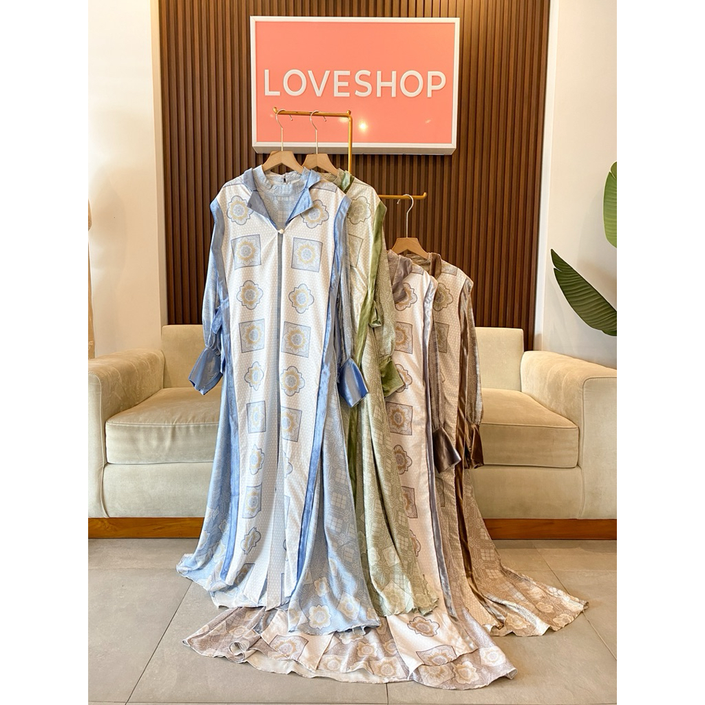 AMANDA LONGDRESS****