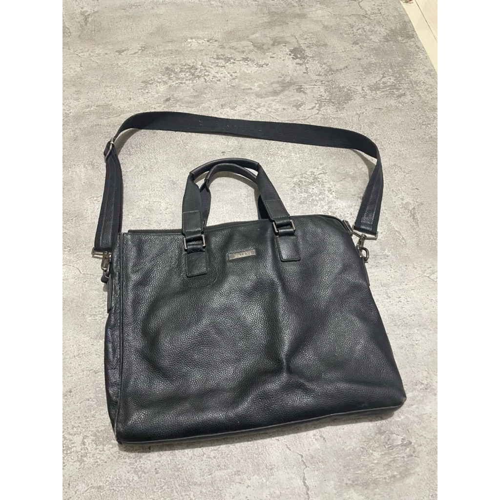 CODE:178-BALLY BRAND LEATHER SLING BAG
