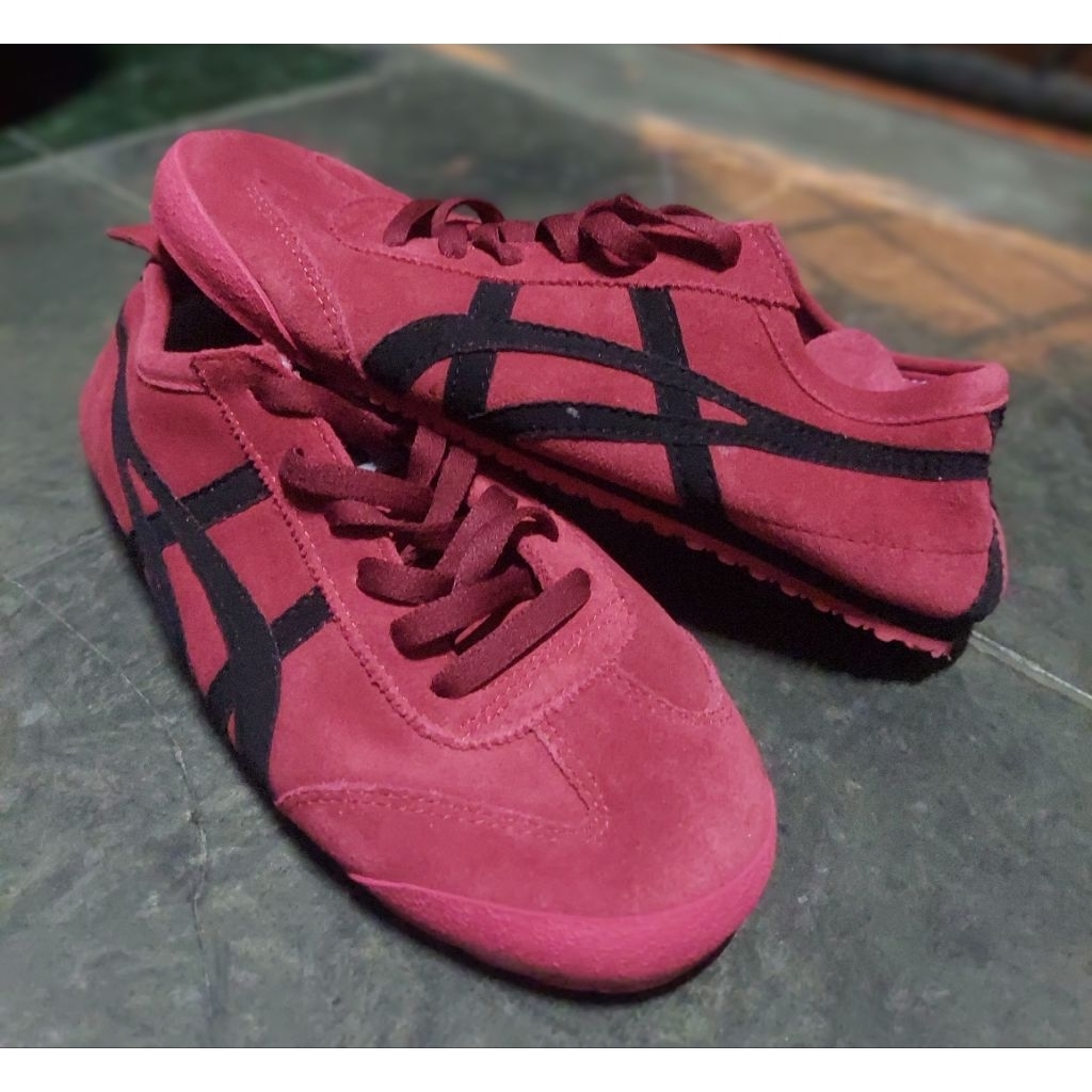 รองเท้า Tiger Onit Red Stripes Black