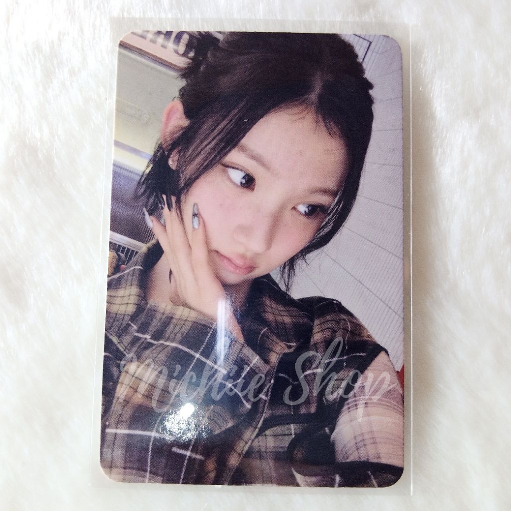 Photocard Hearts2Hearts Jiwoo MD การ์ดการซื้อขาย Focus ver A | Jiwoo Hearts2Hearts Focus Trading Car