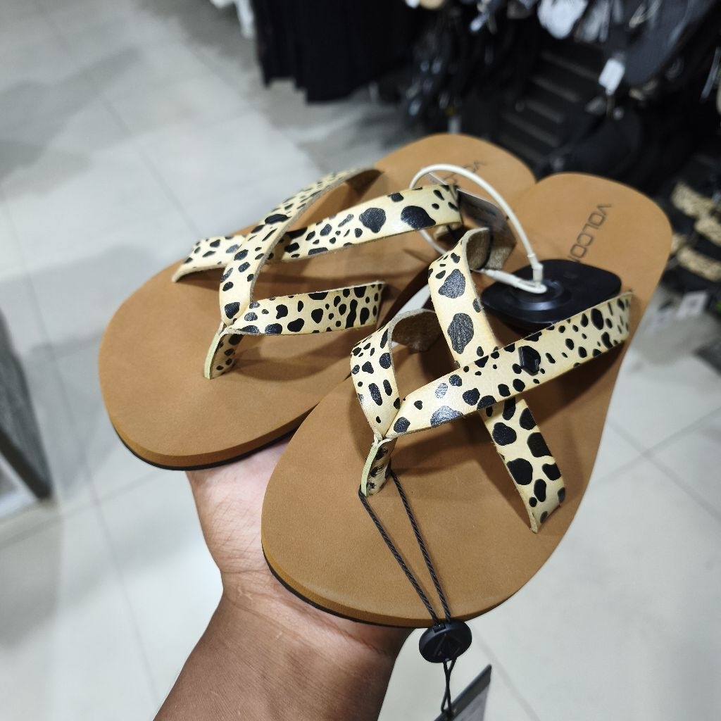 รองเท้าแตะเสือดาว Volcom Womens Stone 2 Step ดั้งเดิม