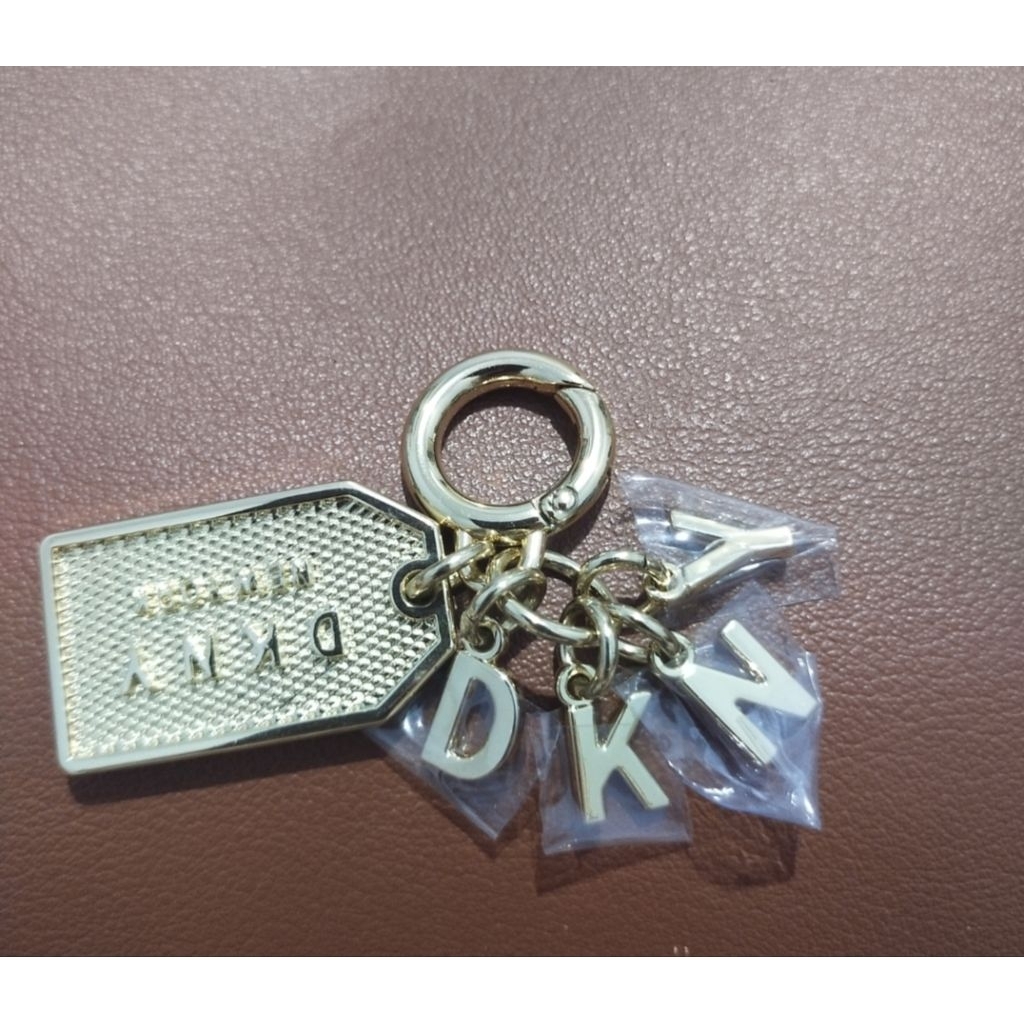 กระเป๋า DKNY CHARM ดั้งเดิม