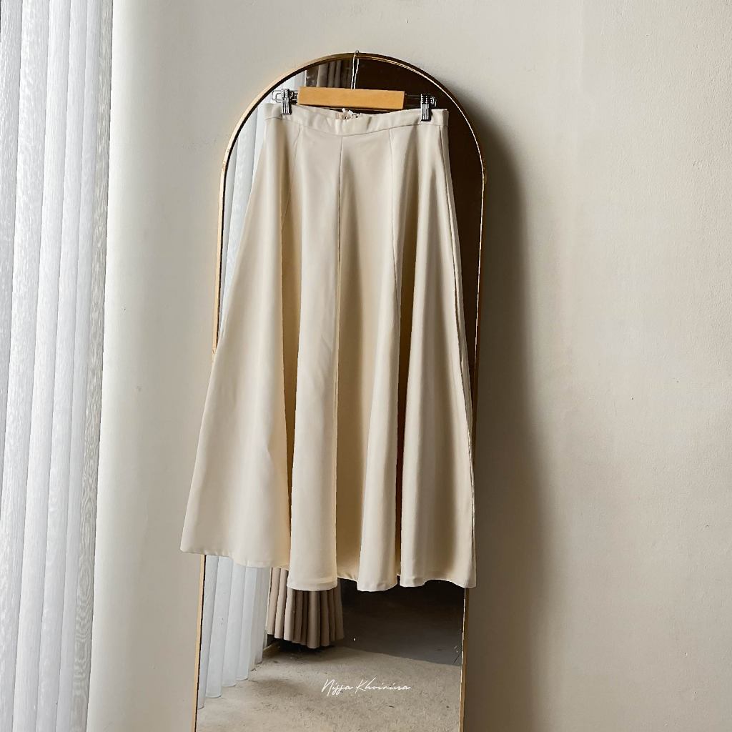 GLADYS SKIRT REJECT BYNISSAKHOIRINA-REJECT BYNISSAKHOIRINA-SEMI WOOL SKIRT REJECT DEFECT