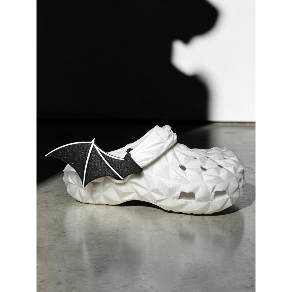Jibbitz Sandal Wings Baim Crocs Sandal Charm อุปกรณ์เสริม Perforated ค้างคาว Devil Wings Pin รองเท้า