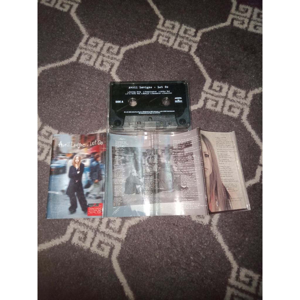Avril lavigne lets go cassette tape