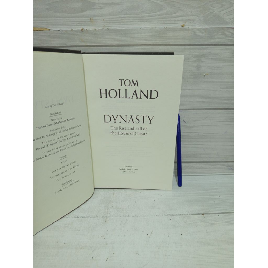 DYNASTY โดย TOM HOLLAND