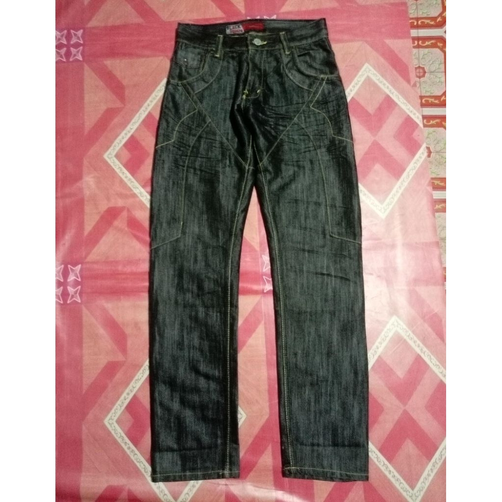 REGULAR FIT JEANS***