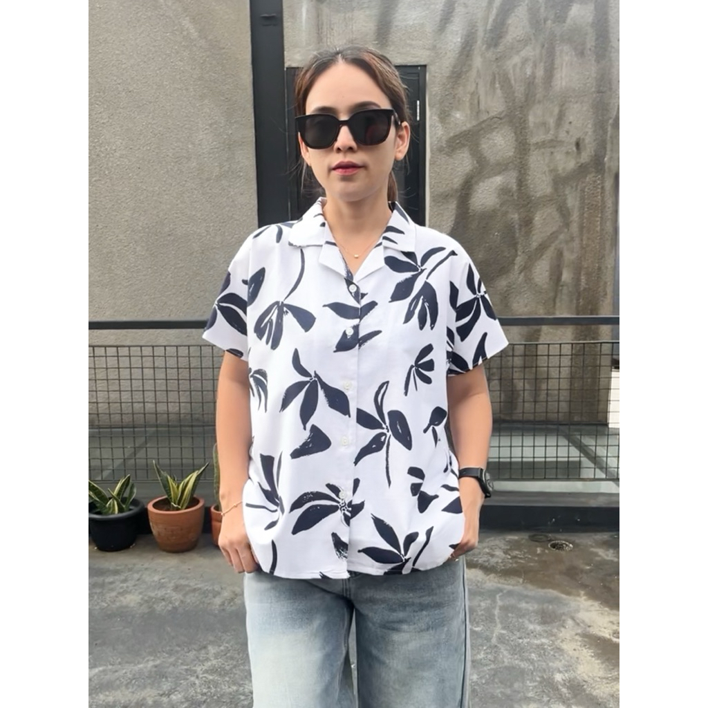 KEMEJA DOMI เสื้อเชิ้ตผ้าลินินแขนสั้นผู้หญิง