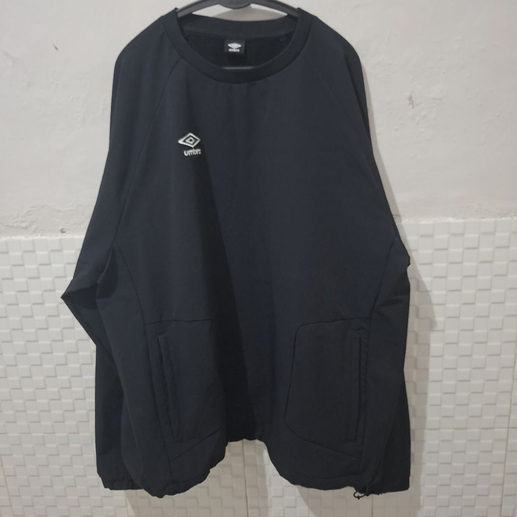 Umbro คอกลมโลโก้ใหญ่