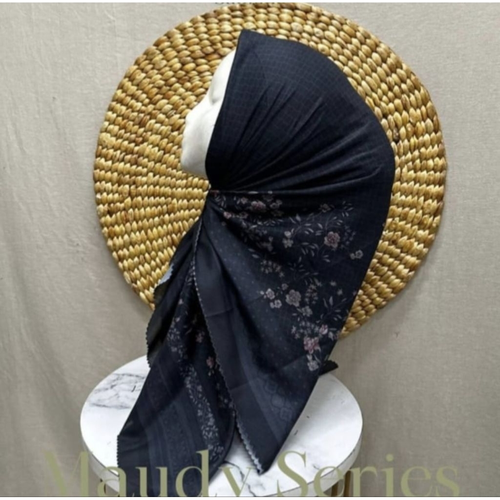 BLACK MAUDY MOTIF VOAL SQUARE VEIL