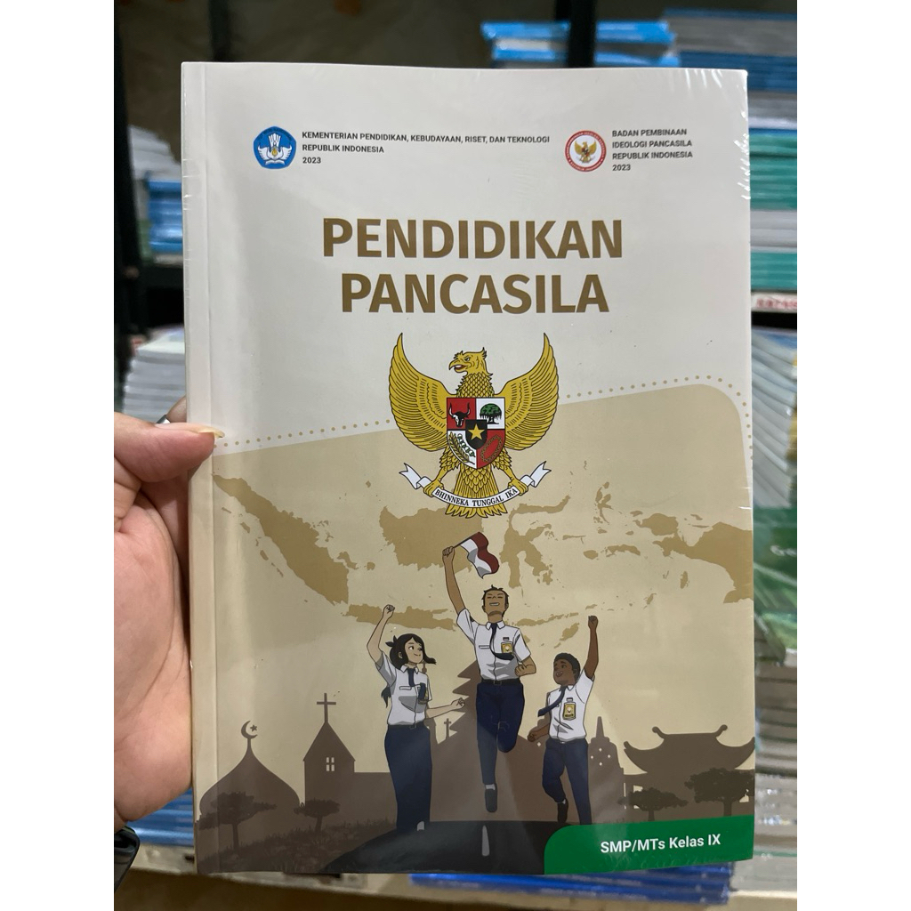 PANCASILA EDUCATION TEXTBOOK สําหรับ JUNIOR HIGH SCHOOL เกรด 9 KURMER