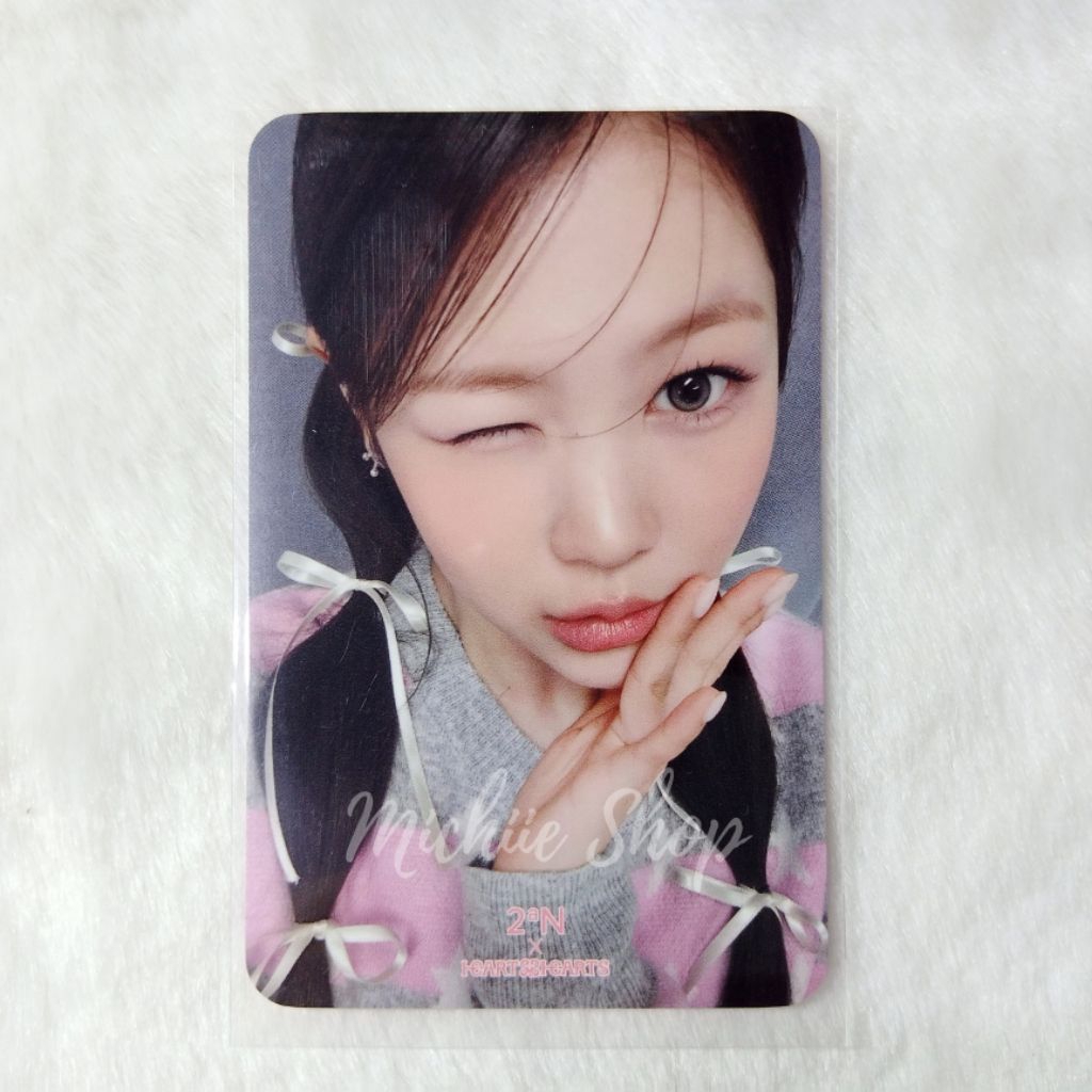 Photocard Hearts2Hearts 2aN Yeon อย่างเป็นทางการ | การ์ด Yeon Hearts2Hearts 2aN