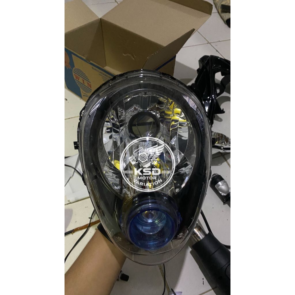 SCOOPY CARBON H4 HEADLIGHT RESBERCTOR WIN MATERIAL