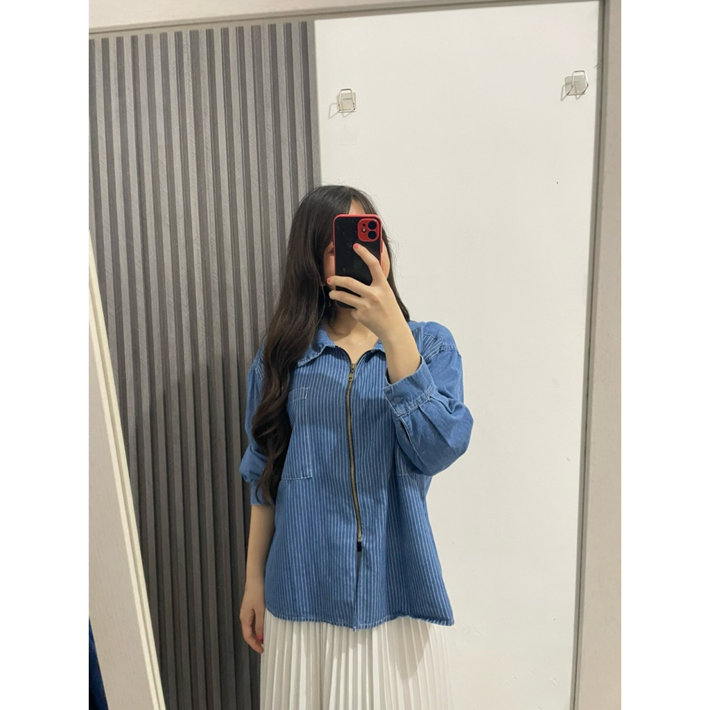 KEMEJA Layla Top - Denim Top - เสื้อเชิ้ตยีนส์ - แจ็คเก็ตยีนส์ - ผ้ายีนส์ด้านนอก - ผ้ายีนส์จัมโบ้