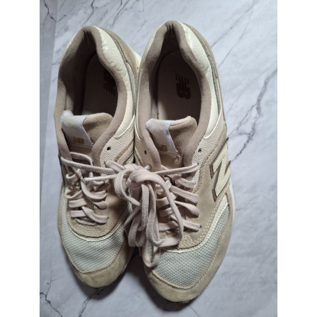 New balance 574 สีเบจ (preloved)