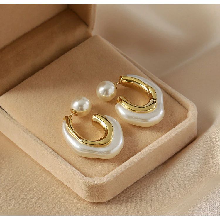 Iris Studio - ต่างหู Madeline C - อุปกรณ์เสริมต่างหูผู้หญิงหรูหรา 2 รูปร่าง C White Pearl - ต่างหูห่
