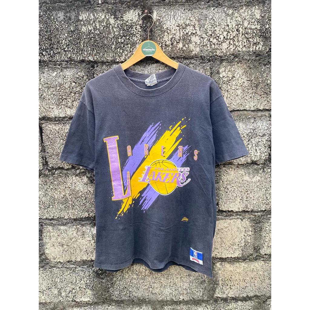 เสื้อยืด Vtg Lakers Tag Nutmeg