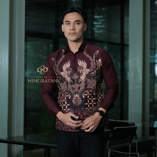 BATIK NINGRATAN MOTIF PRABUWIRA BURGUNDY MAROON Kemeja Batik Pria Lengan Panjang Katun Slimfit Lapis Furing Anak Muda Keren Sragam Kantor