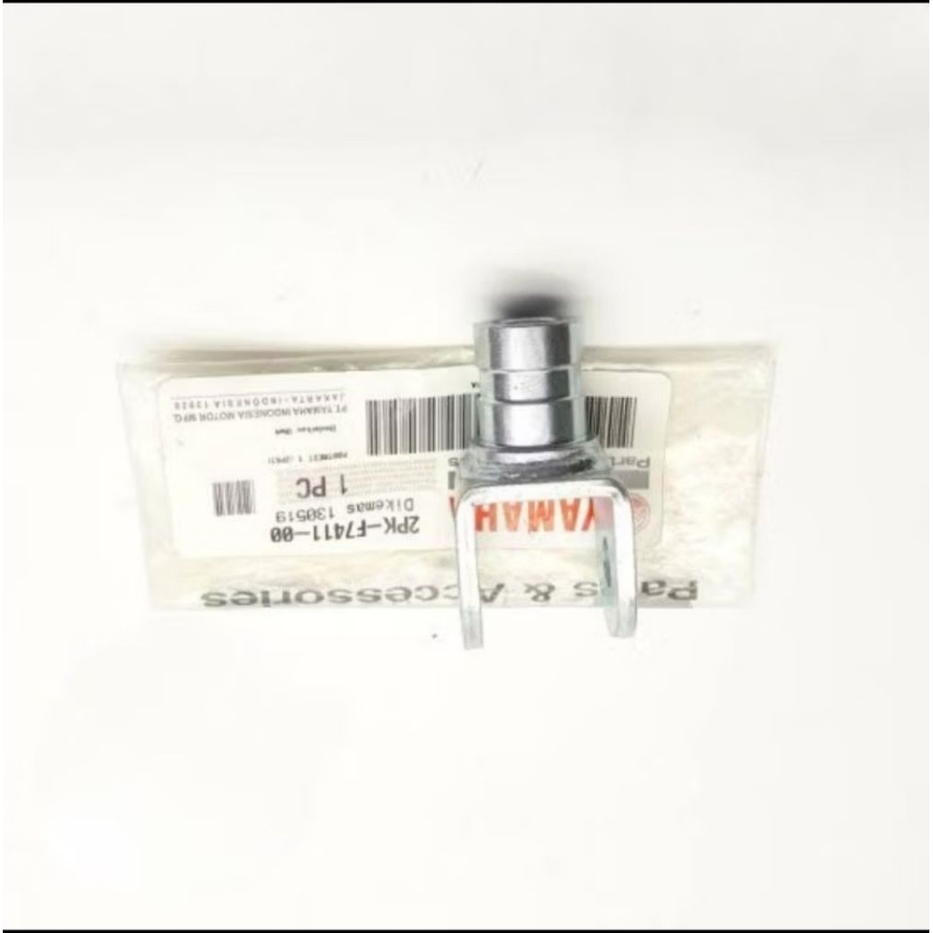 FOOTREST 1 2PK-F711-00 FOOTSTEP R25 V2 OLD PART ORIGINAL YAMAHA