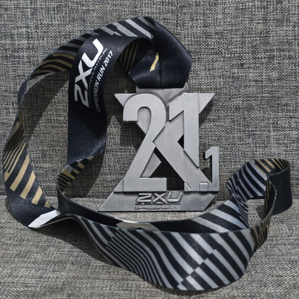 เหรียญวิ่งผู้สุดท้าย 2XU COMPRESSION RUN 2017