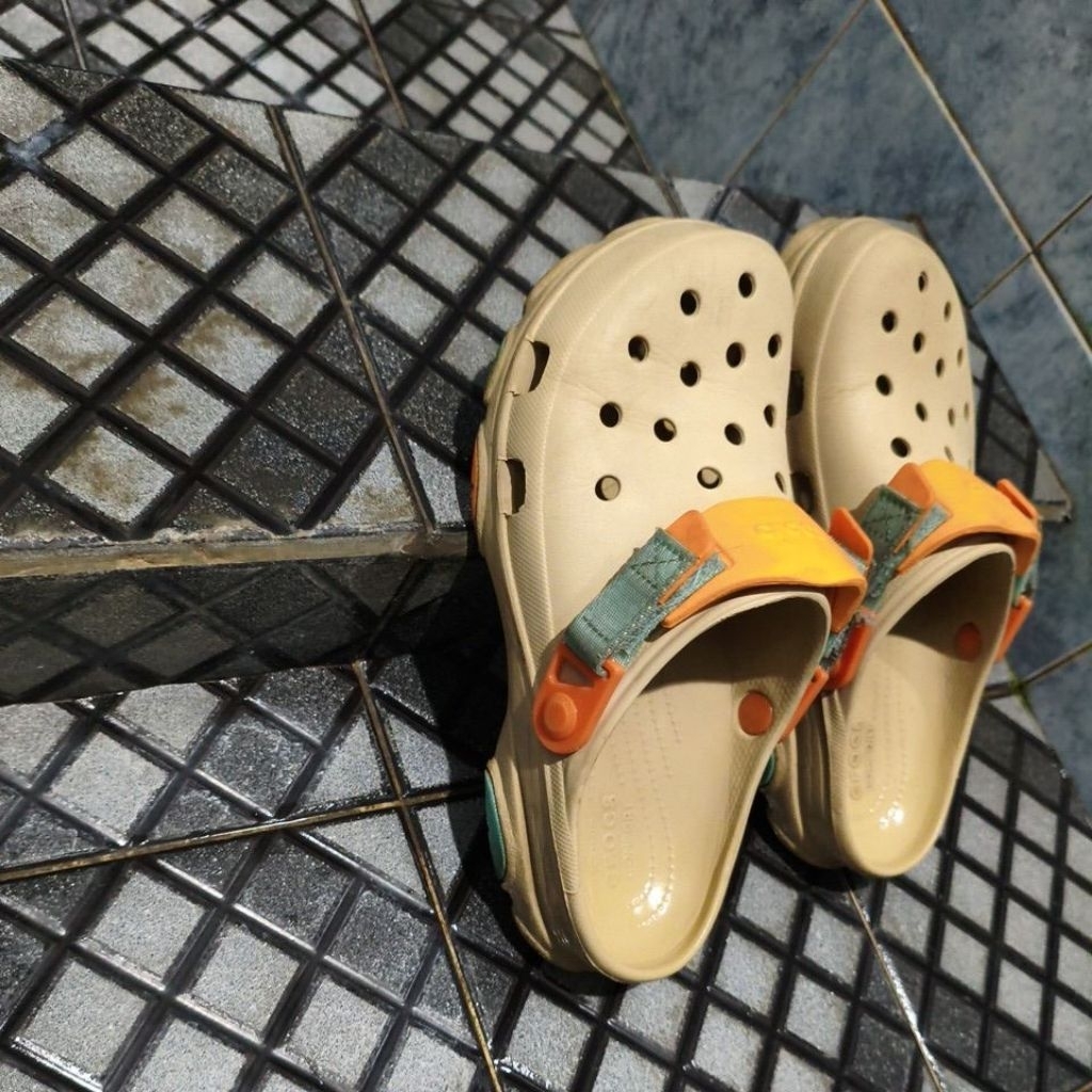 รองเท้าแตะ Crocs cross ไซส์ m7 w9 มือสอง