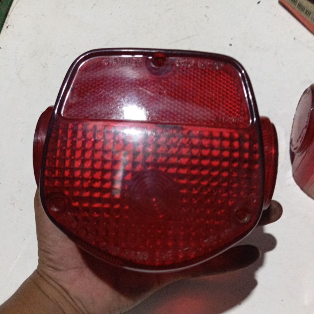 Kawasaki Binter KH100 KH110 G7T ใต้บันได KE125 ไฟท้าย