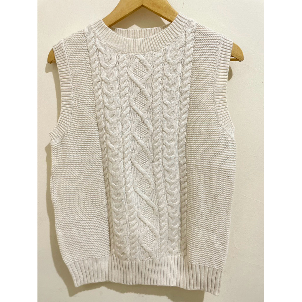 เสื้อกั๊ก Preloved Knit by Uniqlo