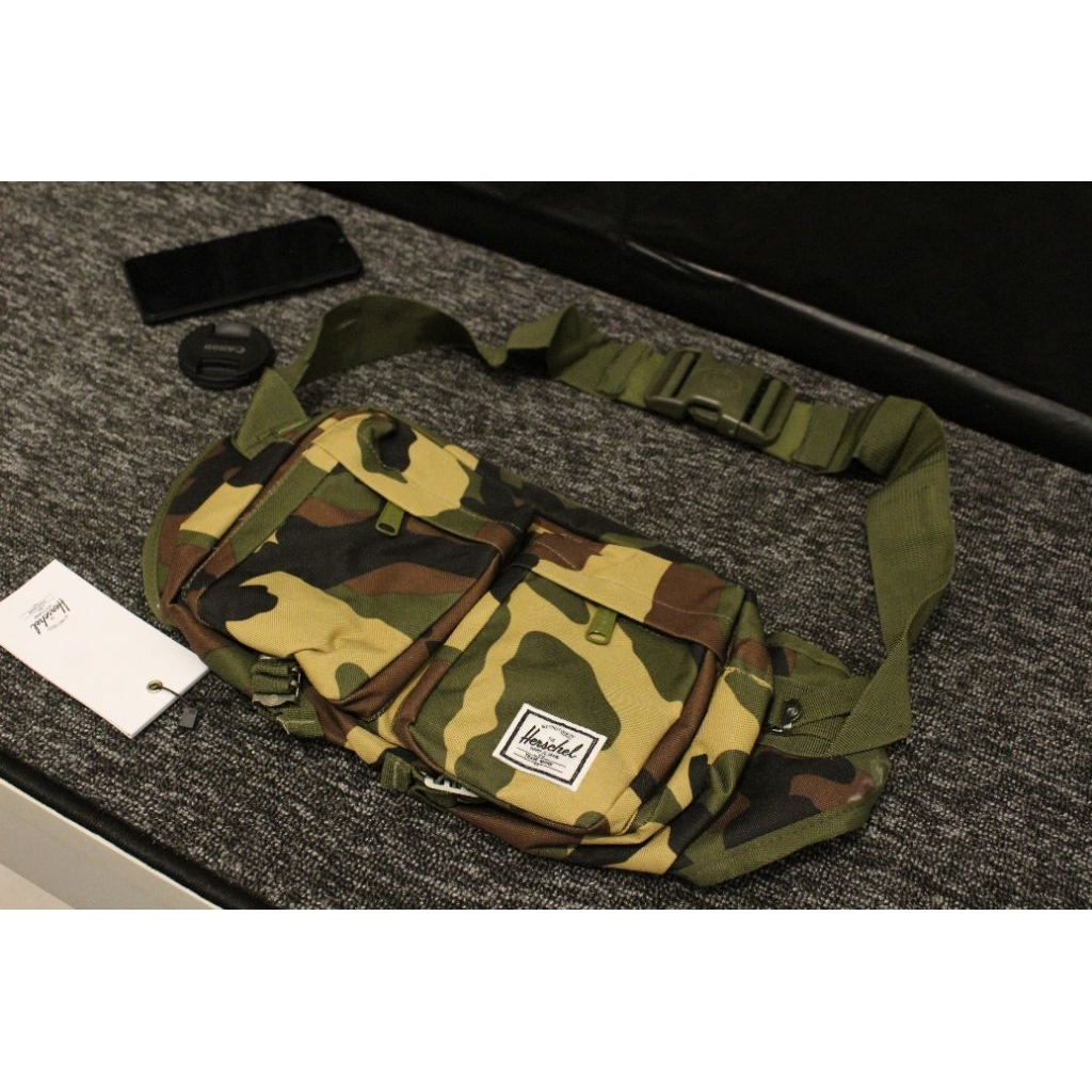 กระเป๋าสะพาย Herschel NP001