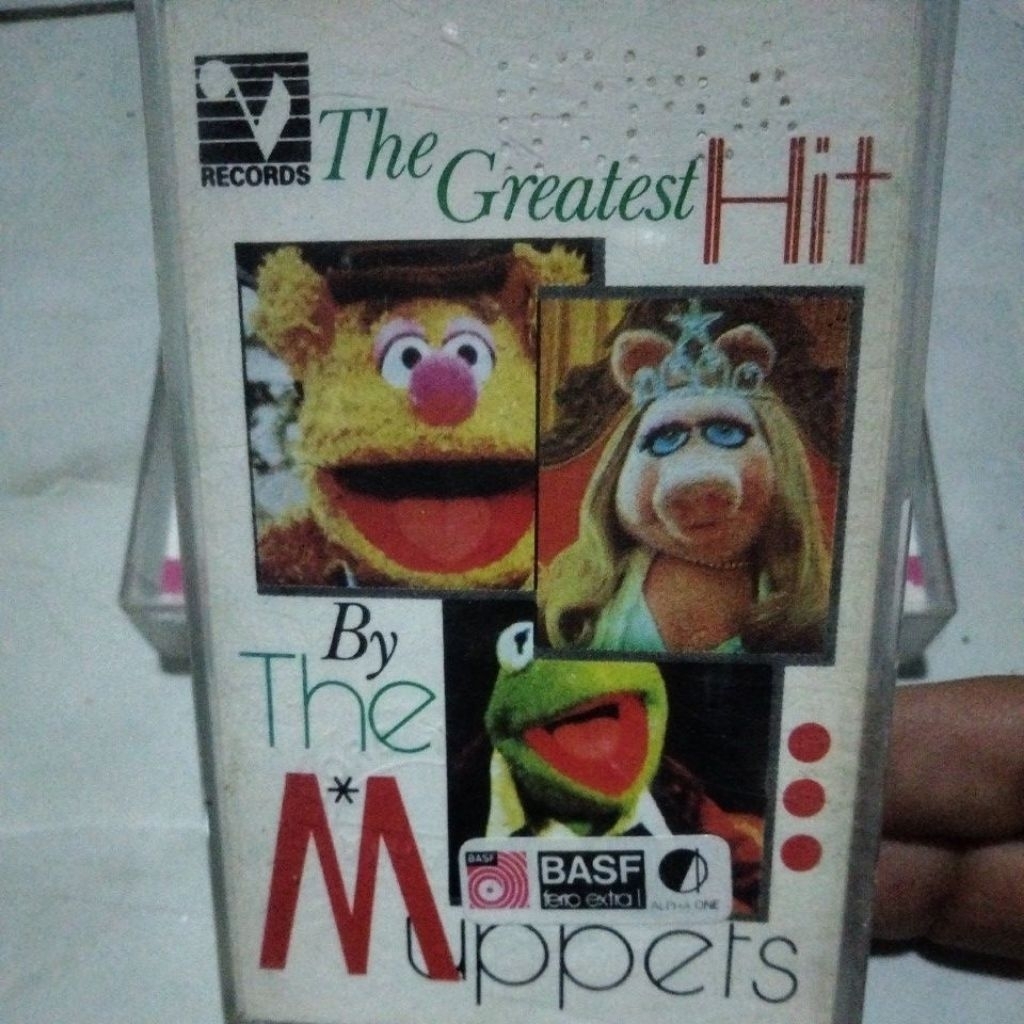 เทปคาสเซ็ทเต็มกล่อง "By The Muppets"