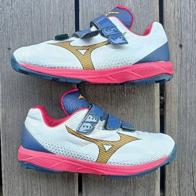 รองเท้าฟุตบอลมินิมือสอง (Mizuno)